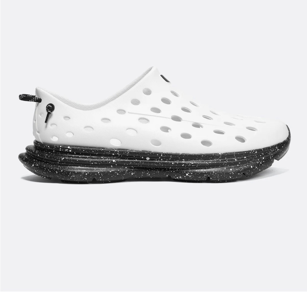 Men’s Kane Revive White and Black Speckled Recovery Shoe in Size 7 Men’s